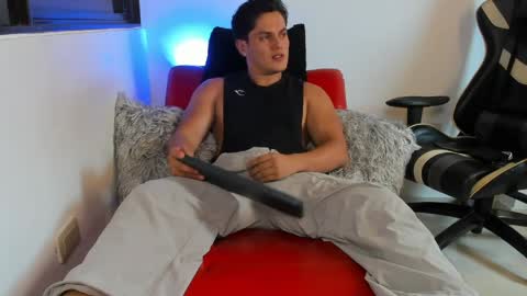 julian_wallace online show from March 30, 9:04 pm