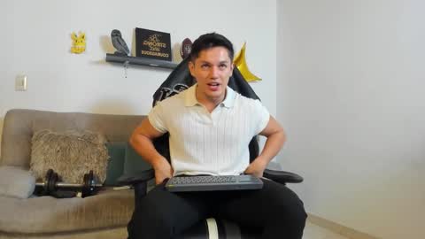 julian_wallace online show from October 13, 12:45 am