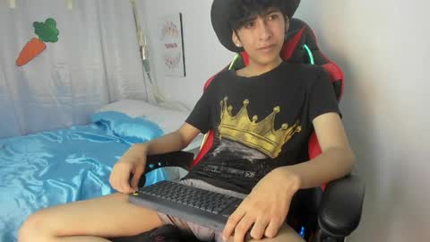 Julian online show from April 8, 7:28 pm