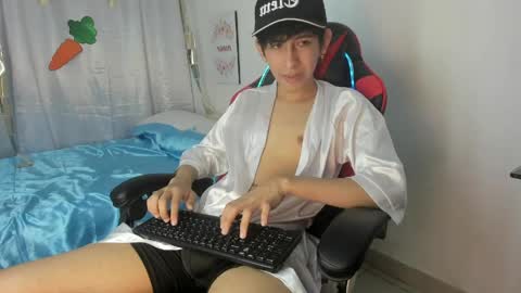 Julian online show from April 9, 7:19 pm