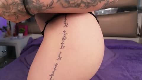 juliana_js_ online show from July 21, 8:44 pm