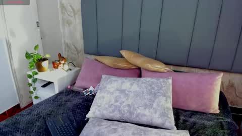 juli online show from November 29, 2:52 am