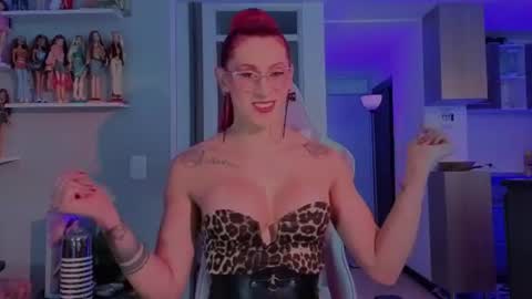 Juliana online show from July 26, 9:45 pm
