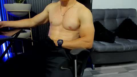 Julian online show from November 28, 9:49 am