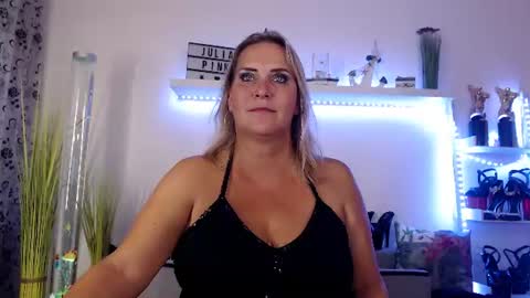 Julia online show from July 26, 8:28 pm