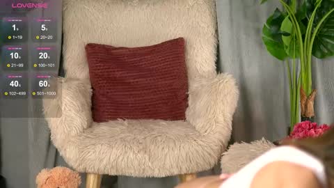Snapshot of juliarichard chatting on September 25, 5:25 am Julie online show from September 25, 5:25 am