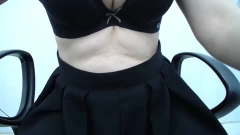 julie9x online show from April 4, 10:28 pm