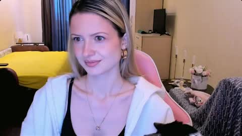 Julie online show from March 1, 4:28 am