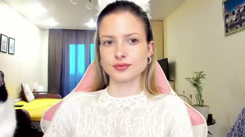 Julie online show from June 18, 2:33 pm