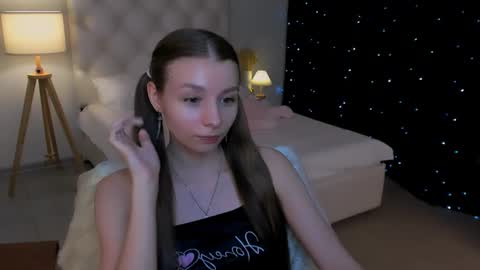 juliedaniel online show from February 18, 9:09 am