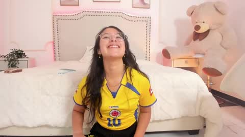 juliee_ross online show from April 10, 12:32 pm