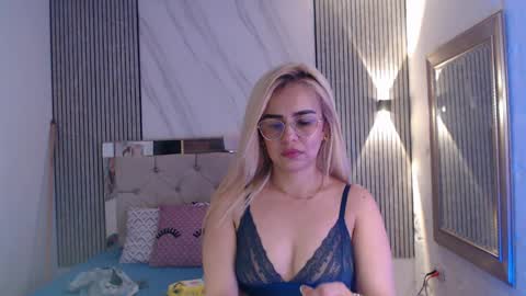 julieta__fox_ online show from March 27, 2:50 am
