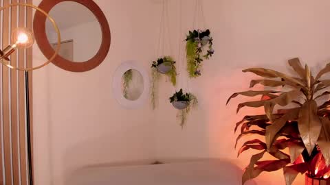 Juliette Moreau online show from April 10, 8:24 pm