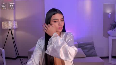 Juliette Moreau online show from March 5, 10:30 pm