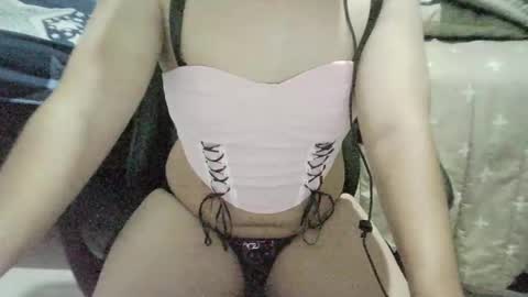 Snapshot of juligurlygirly chatting on October 18, 6:17 am juligurlygirly online show from October 18, 6:17 am