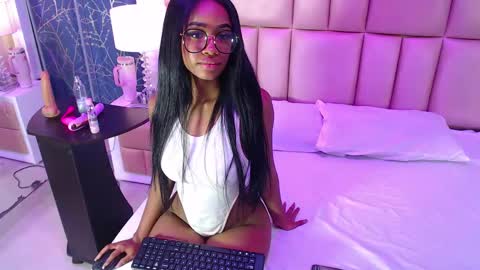 Snapshot of julitpink chatting on September 11, 12:17 pm julitpink online show from September 11, 12:17 pm