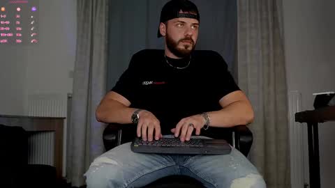 JULiUS   online show from October 27, 8:20 pm