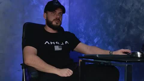 JULiUS   online show from December 14, 7:31 pm