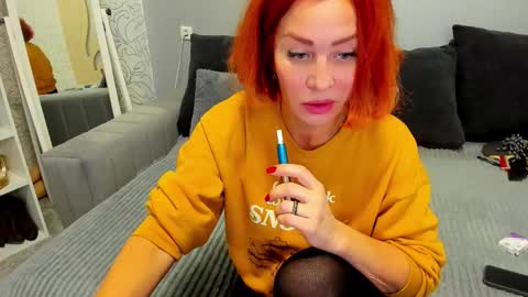 jullia_moor online show from December 2, 1:04 am
