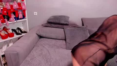 jullia_moor online show from April 21, 2:51 am