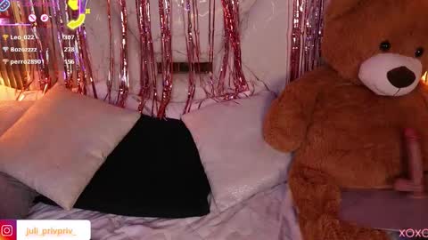 jullianapriv_ online show from February 18, 4:29 pm