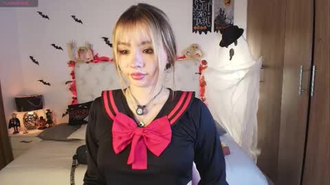 jullianapriv_ online show from October 8, 2:45 pm