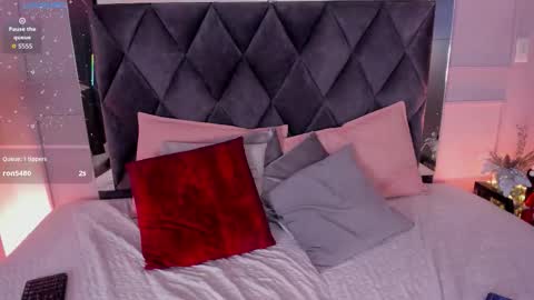 Julls  online show from December 18, 11:00 pm