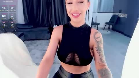 Snapshot of julya_hott chatting on January 17, 8:33 pm julya online show from January 17, 8:33 pm