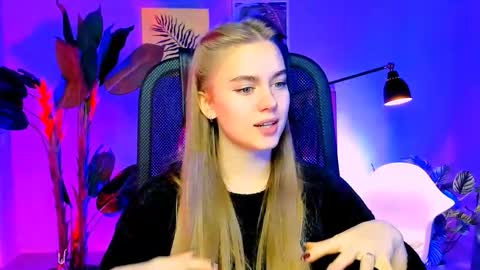 junewoods online show from November 27, 6:21 am