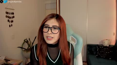 Snapshot of jungleofpandas chatting on December 13, 2:21 am Call me Sussy  online show from December 13, 2:21 am