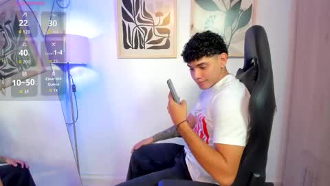 justin_payn14 online show from June 6, 12:11 pm