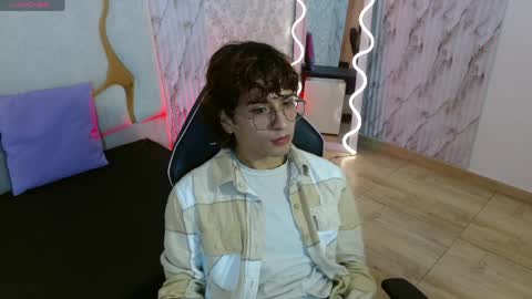  justin  online show from April 8, 11:57 am