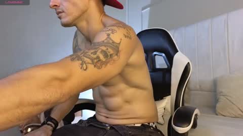 Snapshot of justin_valverde chatting on October 22, 3:10 am Justin online show from October 22, 3:10 am