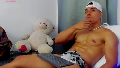 JUSTIN WOLFS online show from May 16, 12:18 am