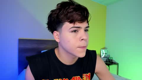 Snapshot of justinbiler chatting on February 26, 12:16 pm Justin online show from February 26, 12:16 pm