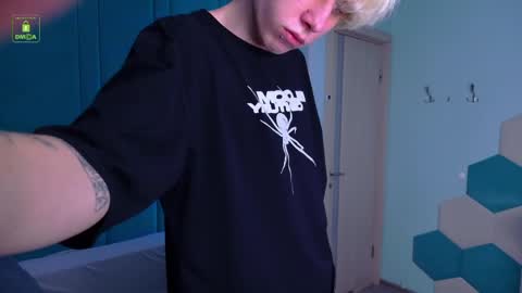 justTEEN online show from April 11, 9:57 am