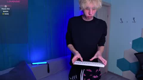 justTEEN online show from April 13, 10:19 am