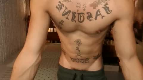 justine_hunk online show from December 17, 6:09 am