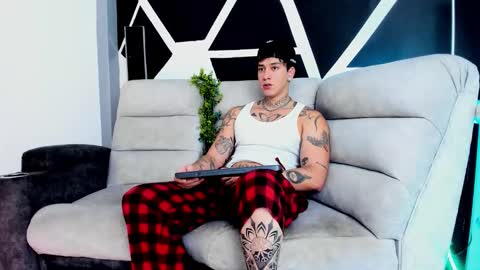 justinfuller_31 online show from October 9, 9:20 pm