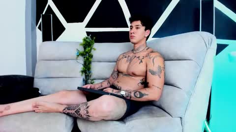 justinfuller_31 online show from October 1, 11:25 pm