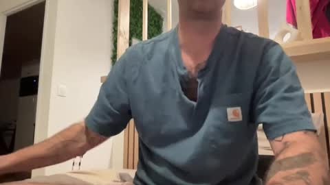 Snapshot of justmeandyou00 chatting on February 15, 6:33 pm justmeandyou00 online show from February 15, 6:33 pm