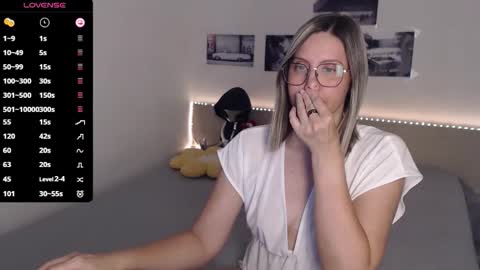 Julie online show from September 9, 3:56 pm