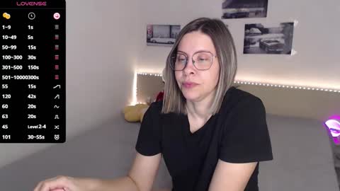 Julie online show from February 14, 3:59 pm