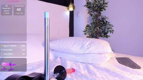 justmolly_ online show from March 5, 6:11 am