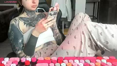 Alice online show from April 18, 7:54 am