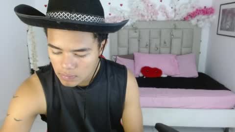 kael_fox online show from April 19, 6:10 pm