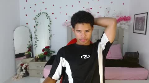 kael_fox online show from April 18, 7:58 pm