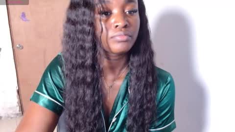 Snapshot of kaiadebayo chatting on October 12, 5:44 am Angie online show from October 12, 5:44 am