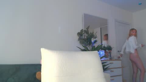 My name is Mia Pleasures to see you Lets have good time together online show from April 12, 4:49 am