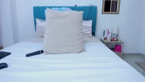 Kamilalopez online show from November 11, 12:02 am